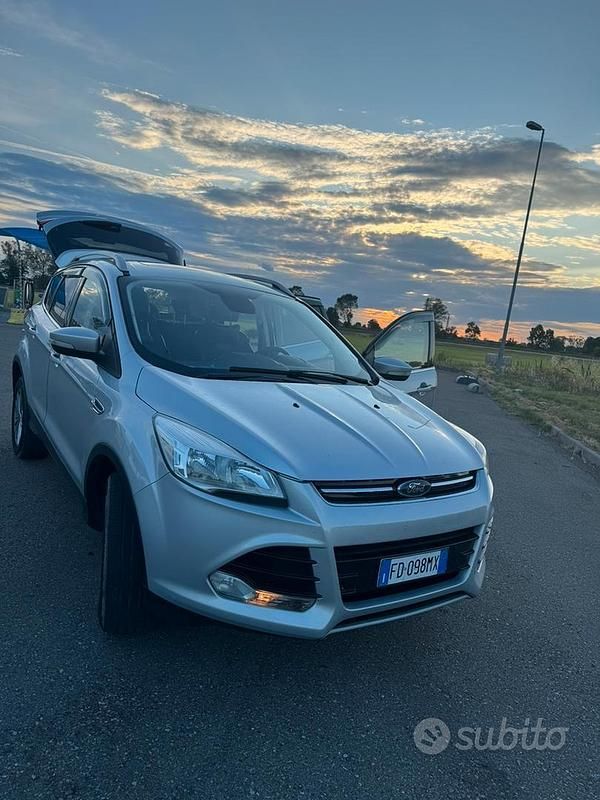 Usata Ford Kuga 150 CV (110 kW) 2016 Grigio SUV