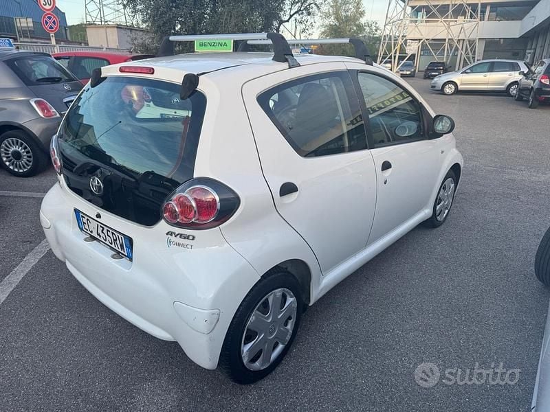 Usata Toyota Aygo 68 CV (50 kW) 2011 Bianco Utilitaria