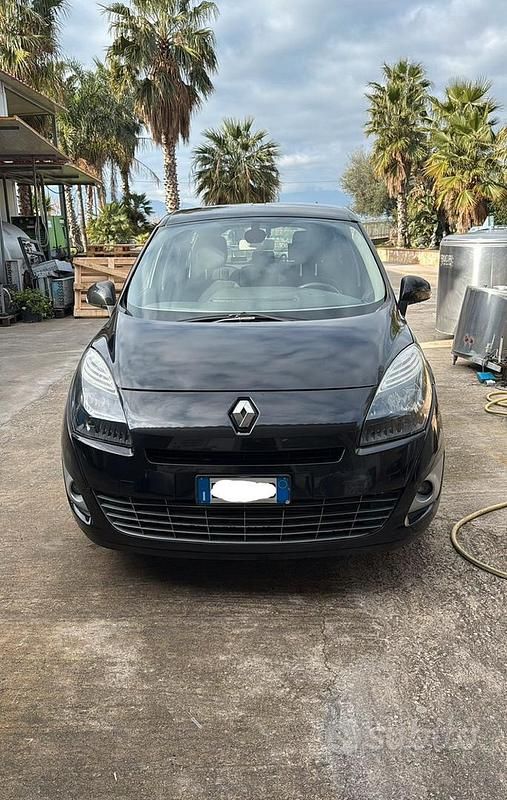 Nero Usata 2010 Renault Scénic Monovolume | 1400 € (Super prezzo) - Immagine 1/4
