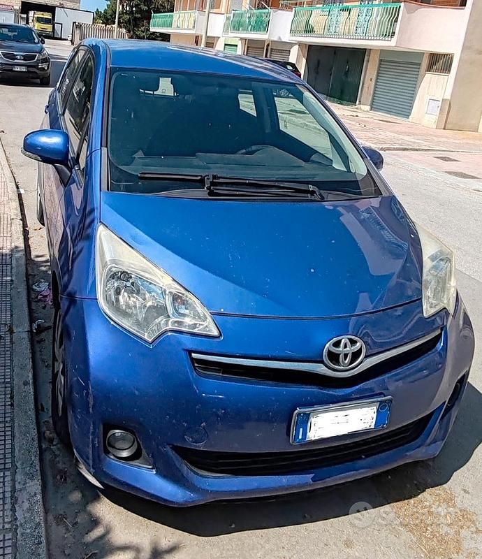 Usata Toyota Verso-S 89 CV (65 kW) 2012 Blu Monovolume