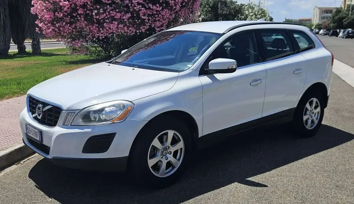 Usata Volvo XC60 Momentum 163 CV (119 kW) 2011 Bianco SUV