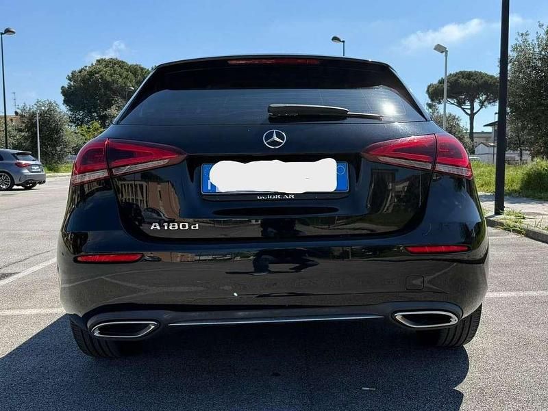 Usata Mercedes 180 116 CV (85 kW) 2022 Nero Berlina