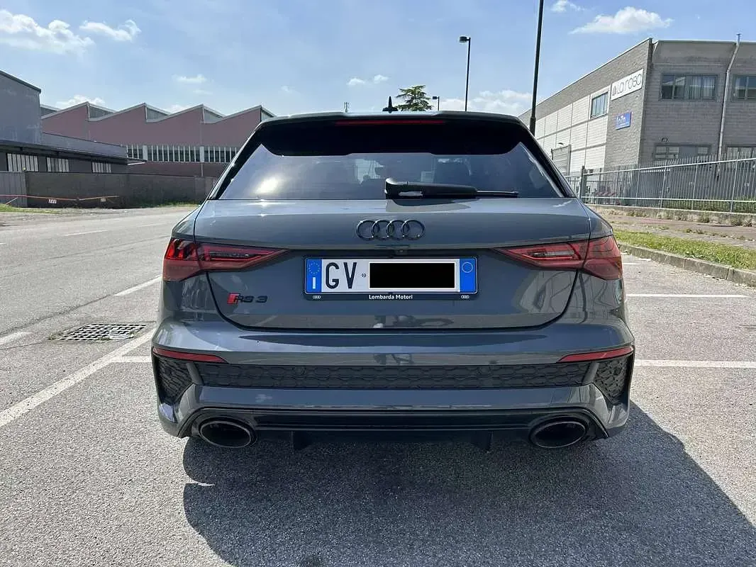 Usata Audi RS3 Ambiente 400 CV (294 kW) 2024 Grigio Berlina
