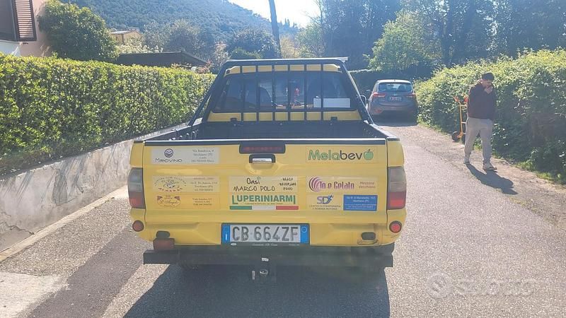 Usata Mitsubishi L 2004 Giallo Pick-up
