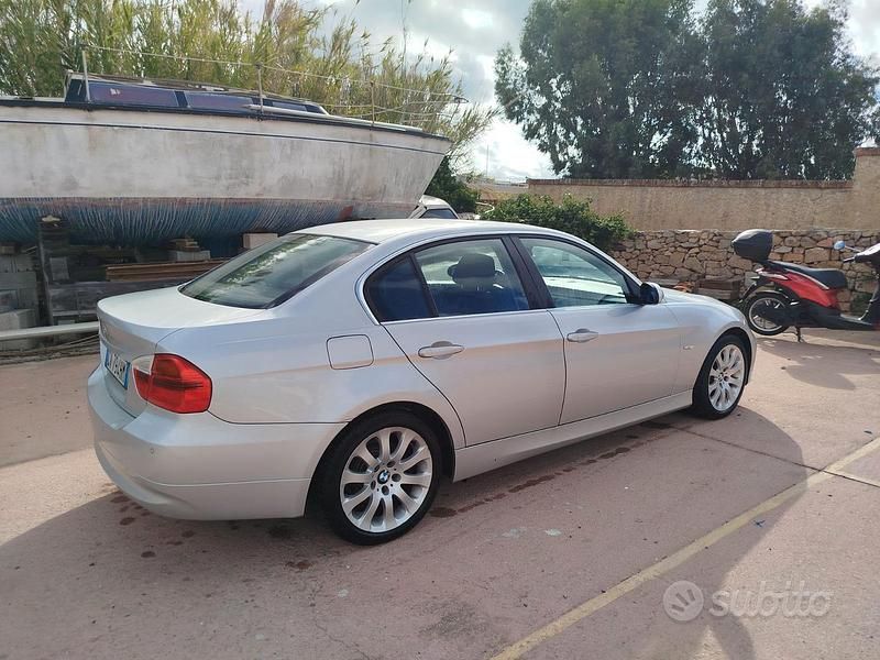 Usata BMW 325 218 CV (160 kW) 2005 Argento Berlina