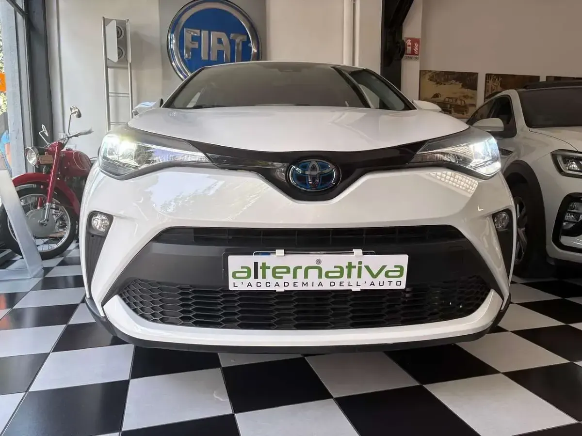 Usata Toyota C-HR Business Edition 98 CV (72 kW) 2022 Super white SUV