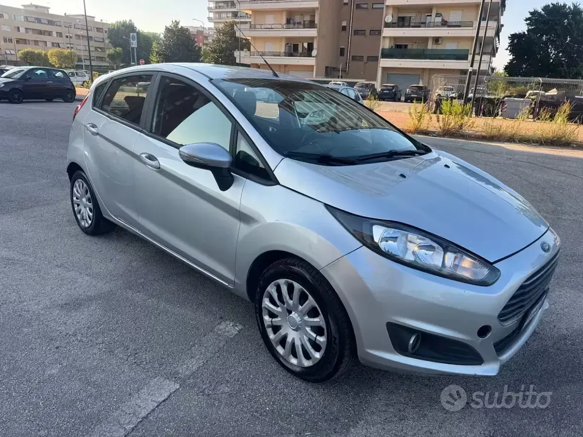 Usata Ford Fiesta Titanium 60 CV (44 kW) 2017 Grigio Utilitaria
