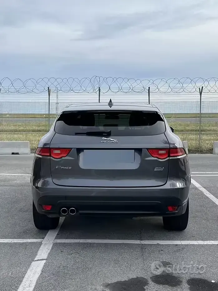 Usata Jaguar F-Pace R-Sport 180 CV (132 kW) 2016 Grigio SUV