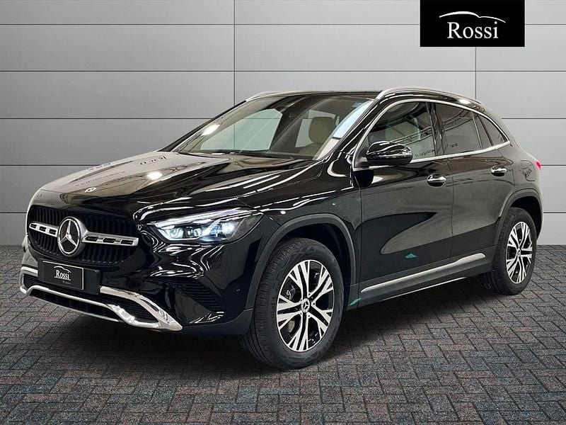 Nero notte Nuova 2025 Mercedes GLA200 SUV | 47.100 € (Buon prezzo) - Immagine 1/4