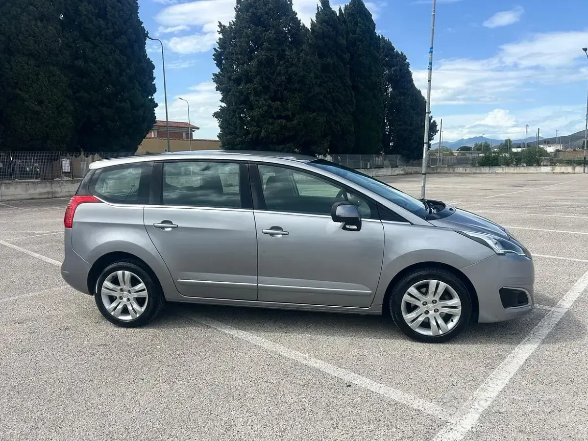 Usata Peugeot 5008 120 CV (88 kW) 2016 Grigio Monovolume