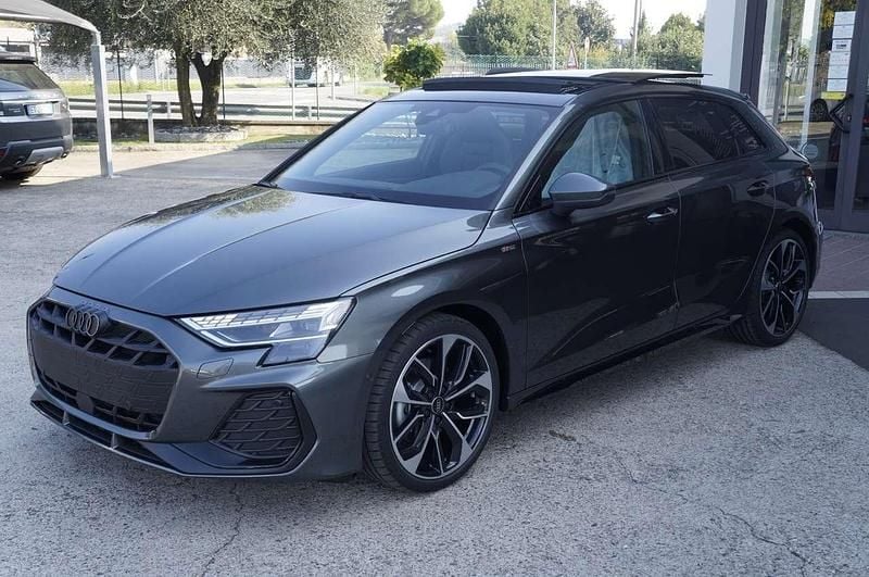 Grigio Nuova 2025 Audi A3 Sportback S-Line Due volumi | 42.950 € (Molto cara) - Immagine 1/4