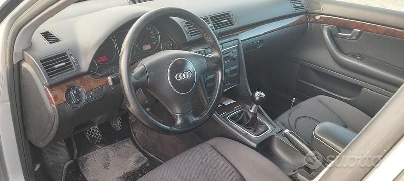 Usata Audi A4 130 CV (95 kW) 2002 Grigio Station wagon