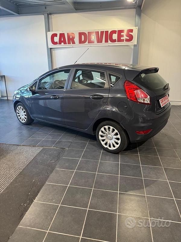 Usata Ford Fiesta 97 CV (71 kW) 2015 Grigio Berlina