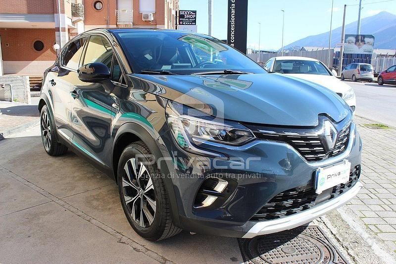 Usata Renault Captur Techno 100 CV (73 kW) 2023 Blu SUV