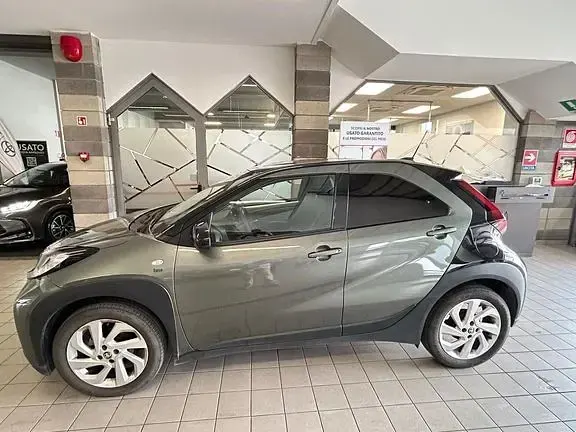 Usata Toyota Aygo X Trend 72 CV (52 kW) 2022 Verde SUV