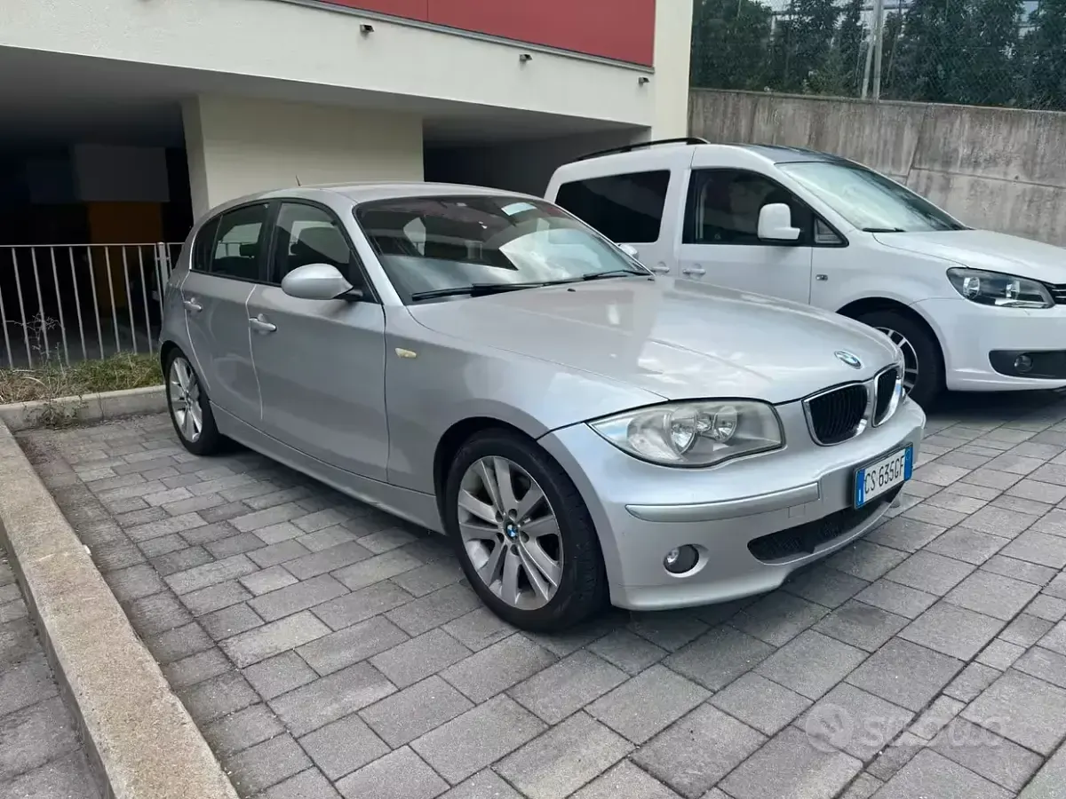 Usata BMW 120 163 CV (119 kW) 2004 Bianco Utilitaria