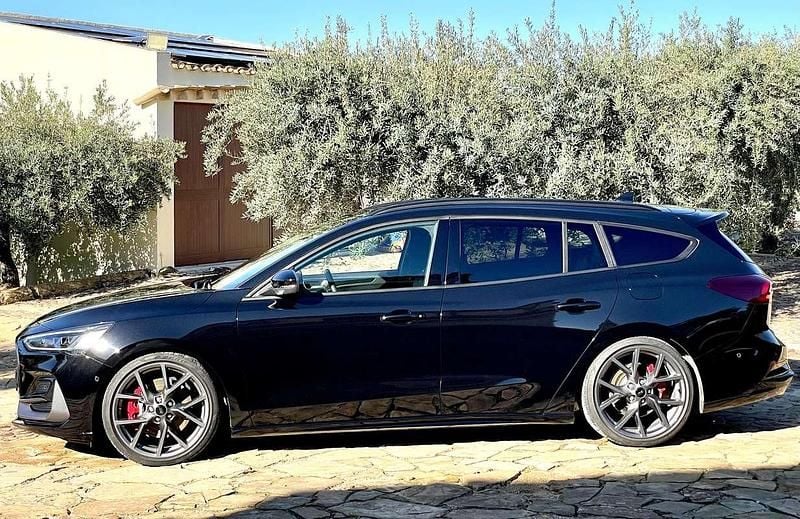 Usata Ford Focus ST 280 CV (205 kW) 2024 Nero Station wagon