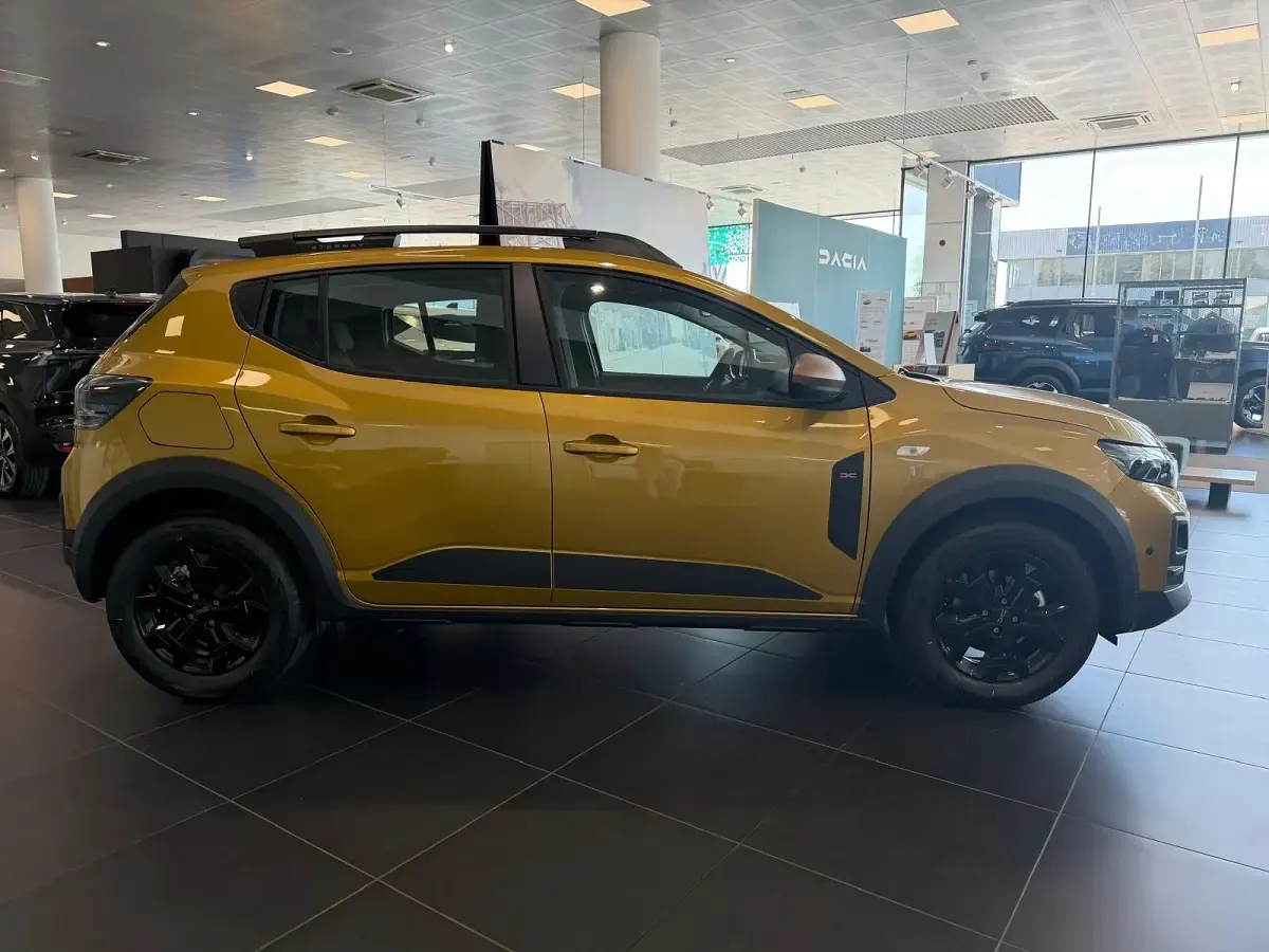 Nuova Dacia Sandero Extreme 114 CV (83 kW) 2026 Giallo ambra
