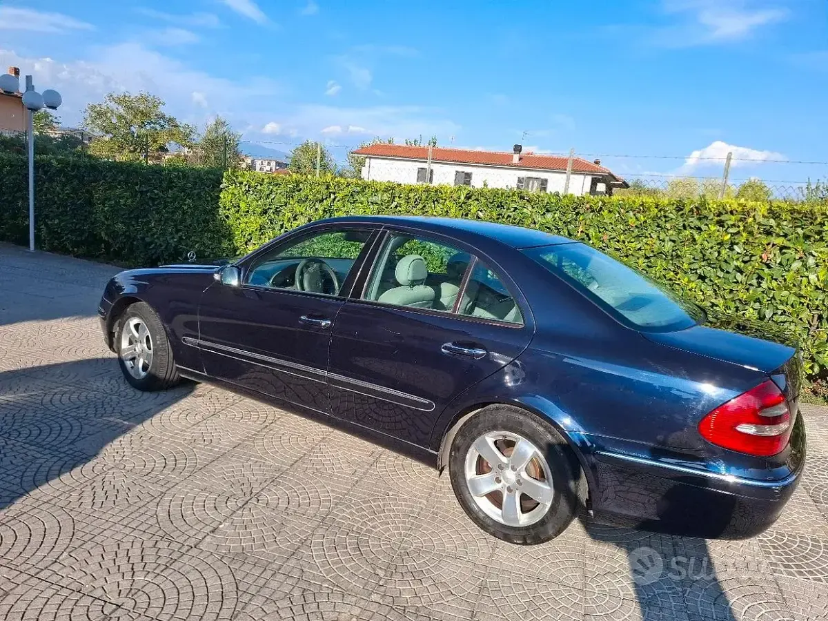 Usata Mercedes E220 Elegance 125 CV (91 kW) 2001 Berlina