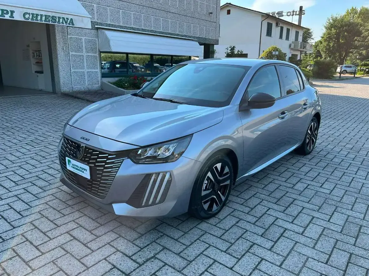Usata Peugeot 208 Allure 101 CV (74 kW) 2025 Grigio Utilitaria