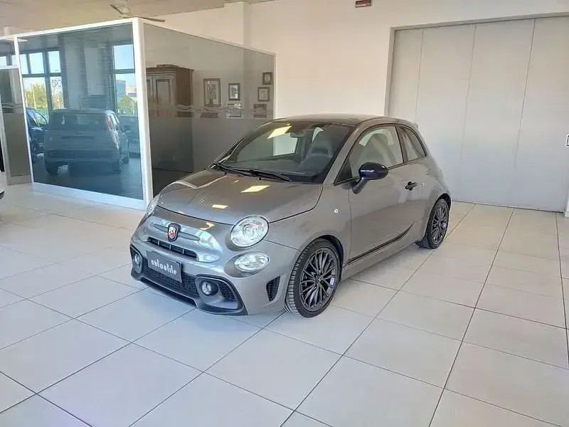 Usata Abarth 695 Competizione 180 CV (132 kW) 2022 Grigio scuro Utilitaria