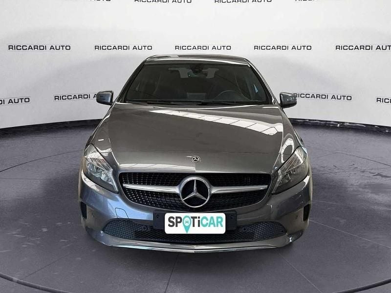 Usata Mercedes A180 Business 109 CV (80 kW) 2017 Grigio Utilitaria