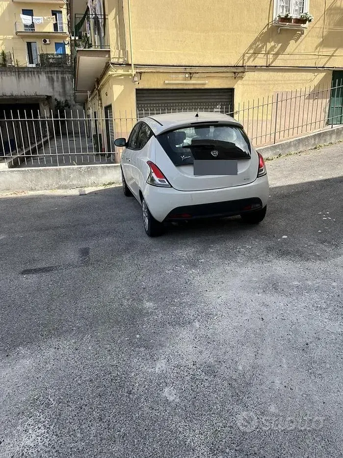 Usata Lancia Ypsilon 69 CV (50 kW) 2012 Bianco Utilitaria