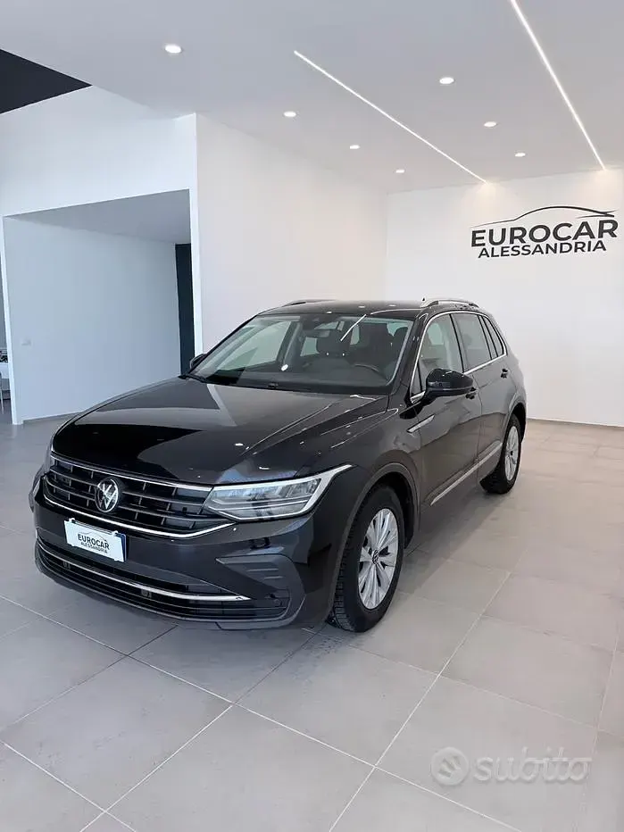Usata VW Tiguan Life 122 CV (89 kW) 2022 Nero SUV