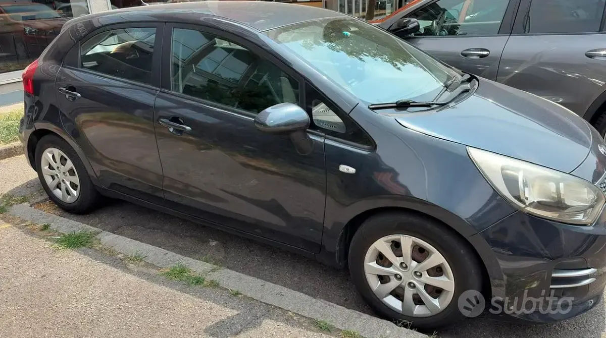 Usata Kia Rio 85 CV (62 kW) 2015 Bluazzurro Berlina