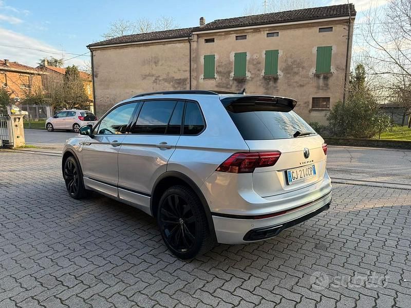 Usata VW Tiguan R-line 200 CV (147 kW) 2022 Nero SUV
