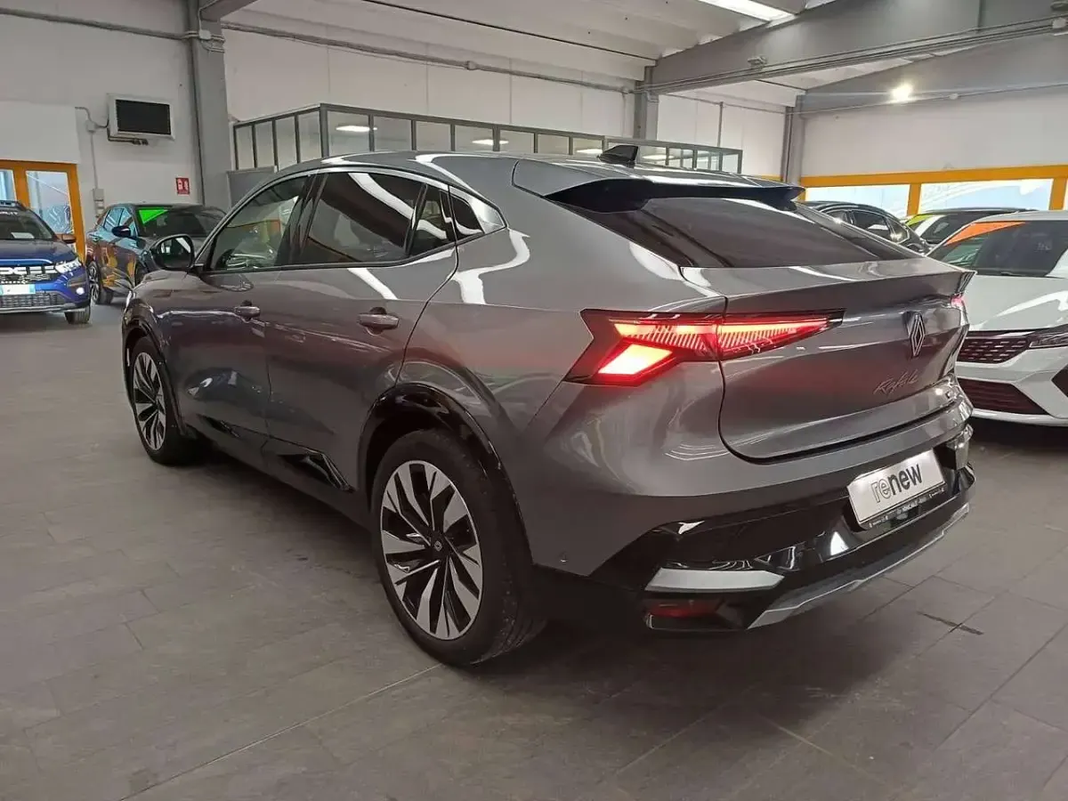 Usata Renault Rafale Techno 131 CV (96 kW) 2024 Grigio scisto metallizzato SUV