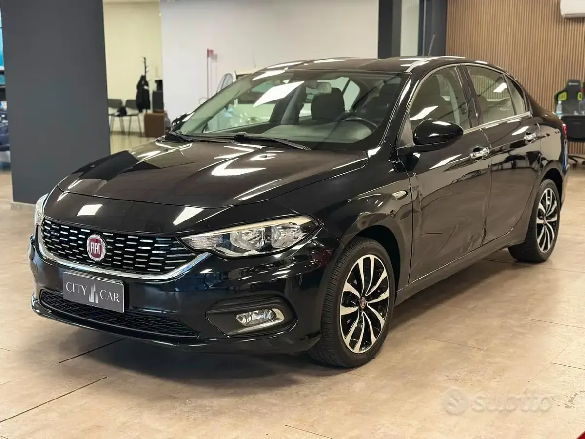 Usata Fiat Tipo Lounge 120 CV (88 kW) 2016 Nero Berlina