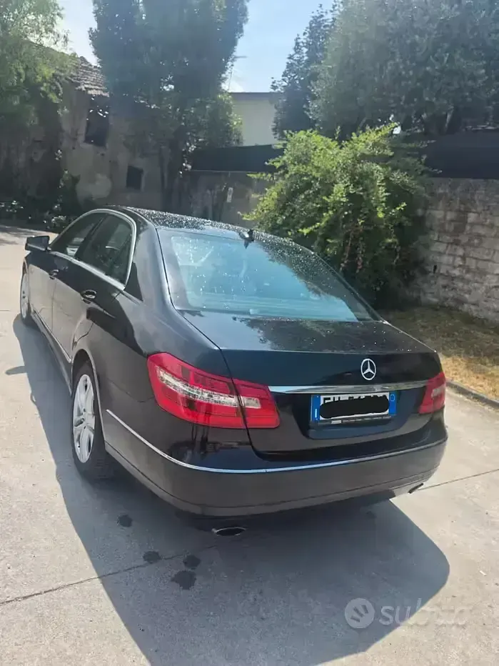 Usata Mercedes E350 265 CV (194 kW) 2011 Nero Berlina