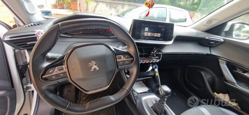Usata Peugeot 2008 Allure 102 CV (75 kW) 2020 Bianco SUV