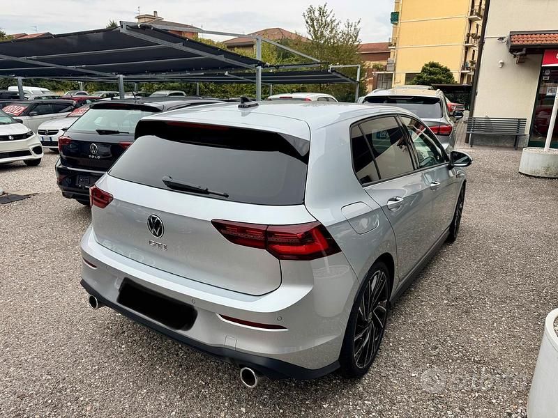 Usata VW Golf VIII GTI 245 CV (180 kW) 2023 Argento Berlina