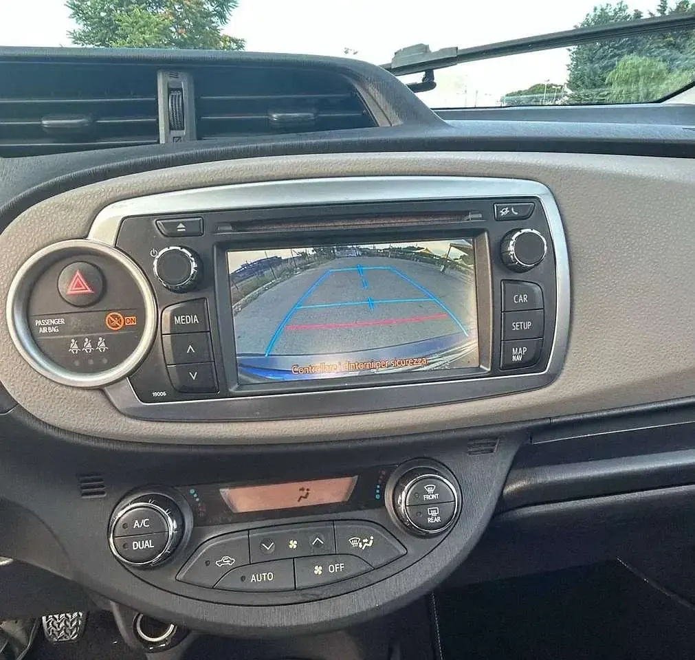 Usata Toyota Yaris Lounge 90 CV (66 kW) 2012 Grigio Utilitaria