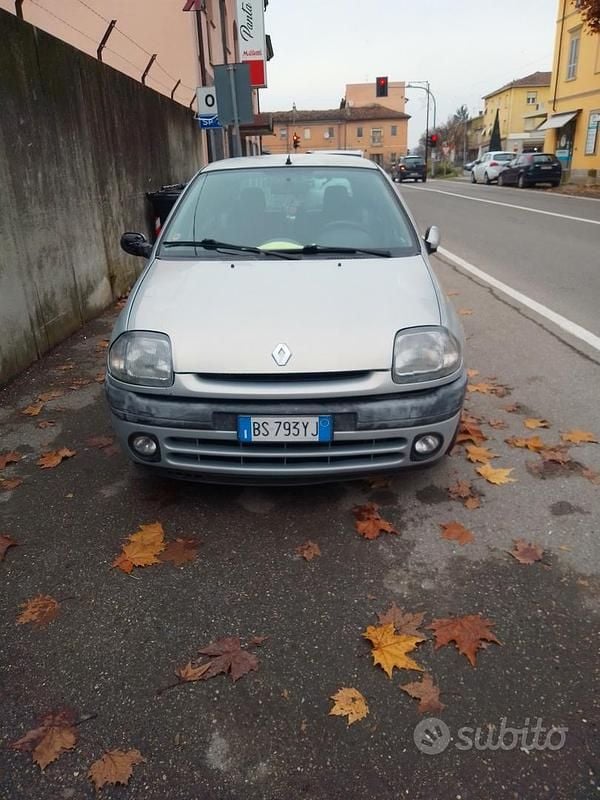 Usata Renault Clio II 2001 Berlina