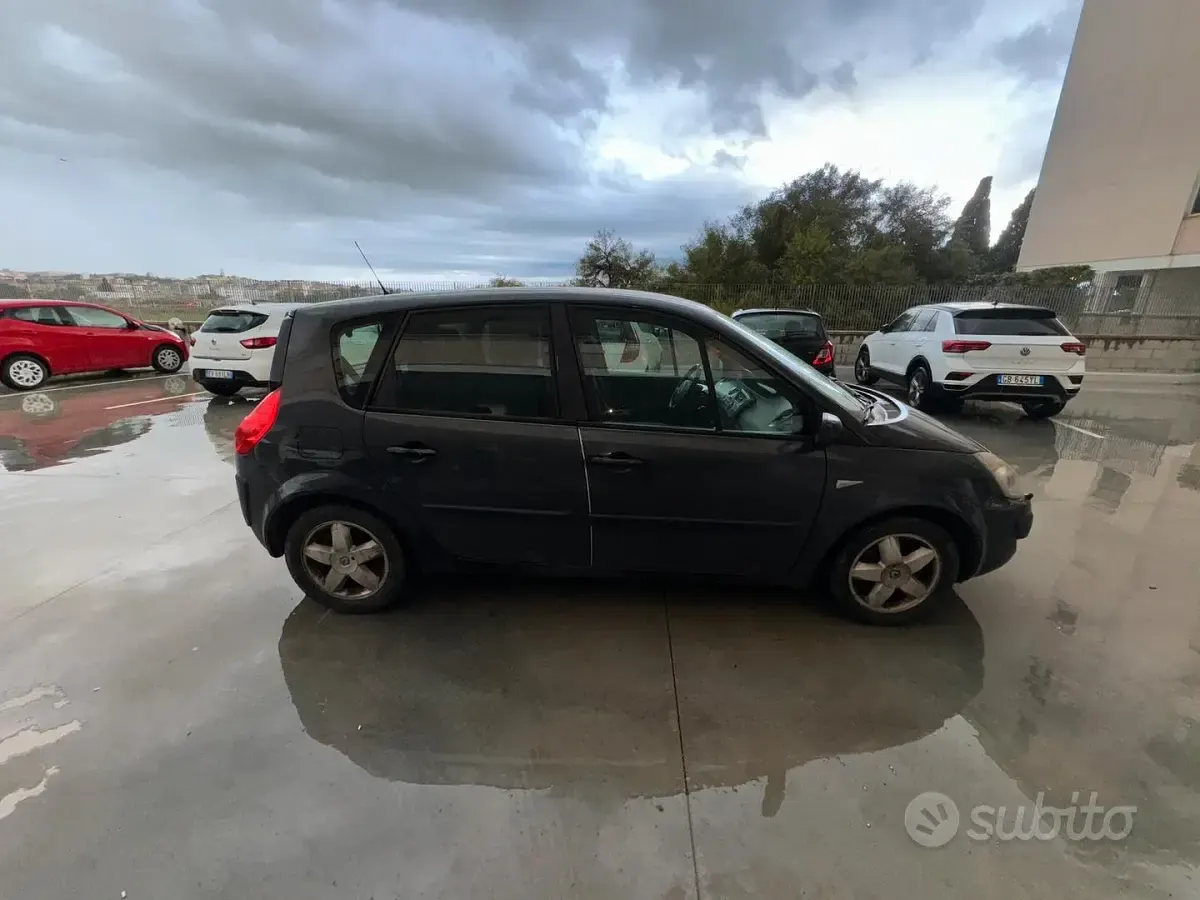 Usata Renault Scenic E-Tech 111 CV (81 kW) 2007 Grigio Monovolume