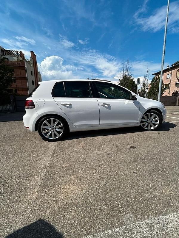 Usata VW Golf VI 140 CV (102 kW) 2009 Bianco Utilitaria