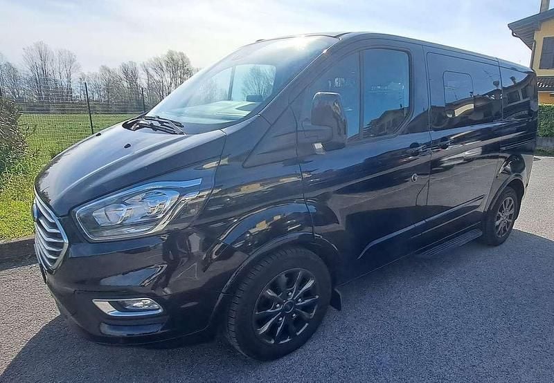 Usata Ford Tourneo Titanium 131 CV (96 kW) 2020 Nero Monovolume