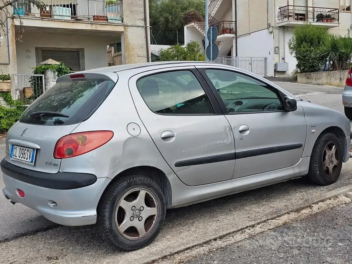 Usata Peugeot 206 68 CV (50 kW) 2005 Grigio Berlina