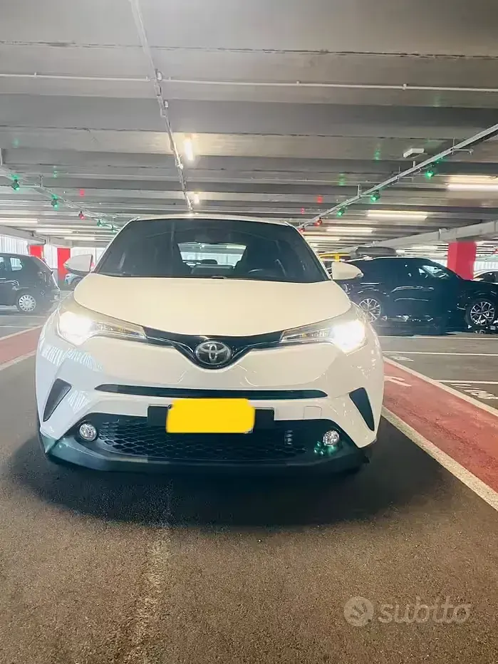 Usata Toyota C-HR Active 116 CV (85 kW) 2017 Bianco SUV