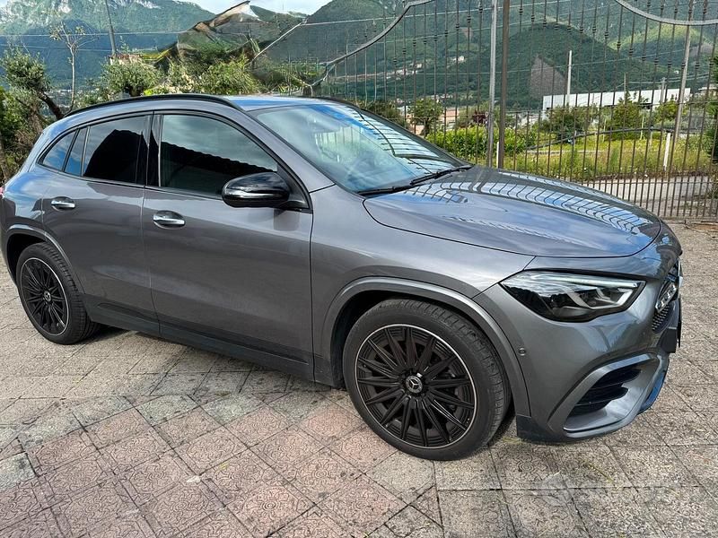 Usata Mercedes GLA200 Premium 150 CV (110 kW) 2024 Grigio SUV