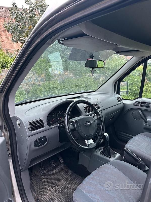 Usado Ford Transit 90 CV (66 kW) 2006 Gris Familiar