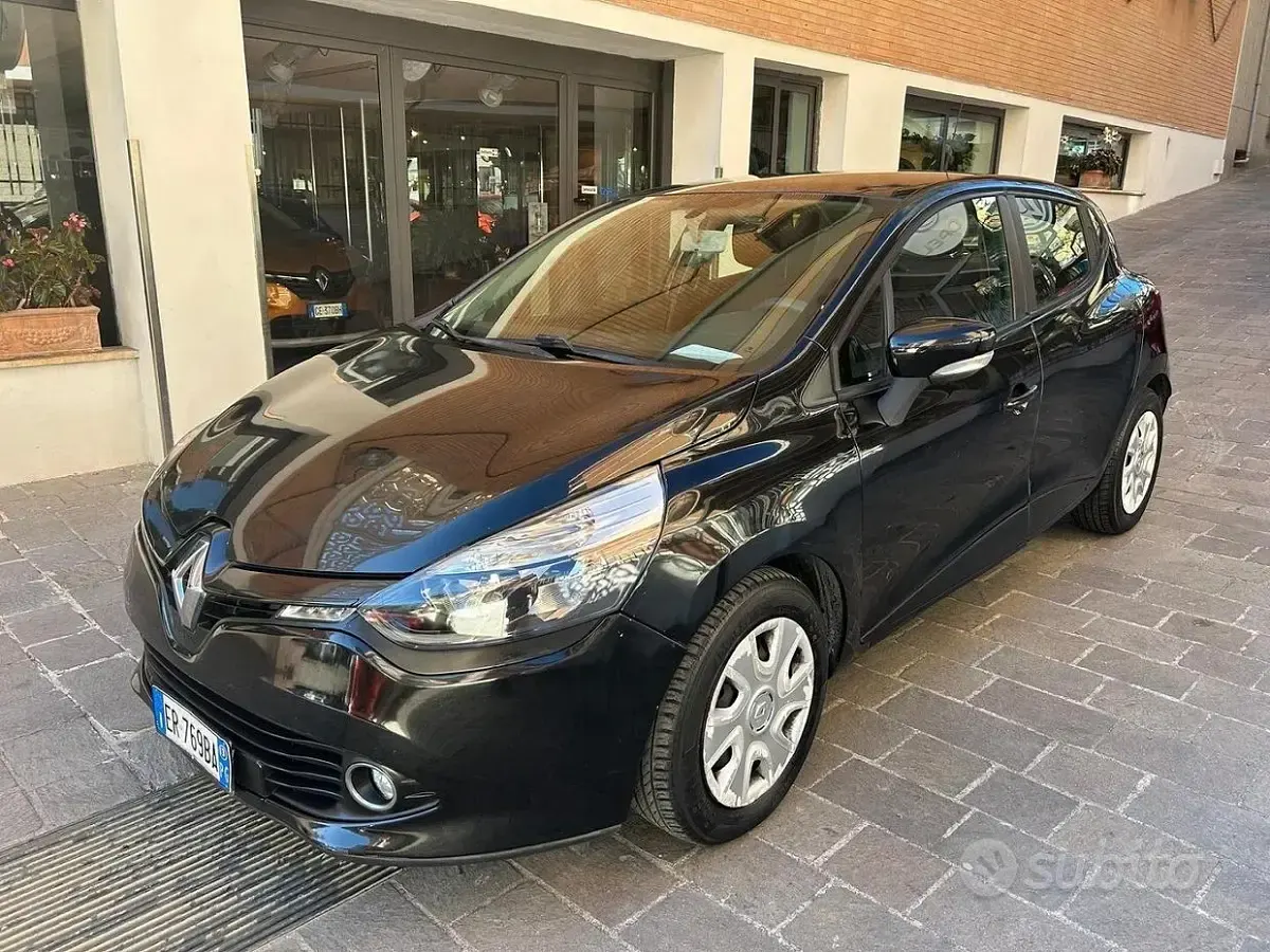 Second-hand Renault Clio IV 75 CP (55 kW) 2013 Negru Hatchback