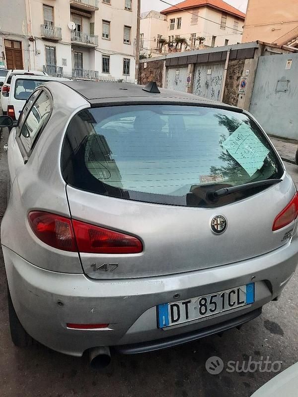Usata Alfa Romeo 147 116 CV (85 kW) 2006 Grigio Utilitaria