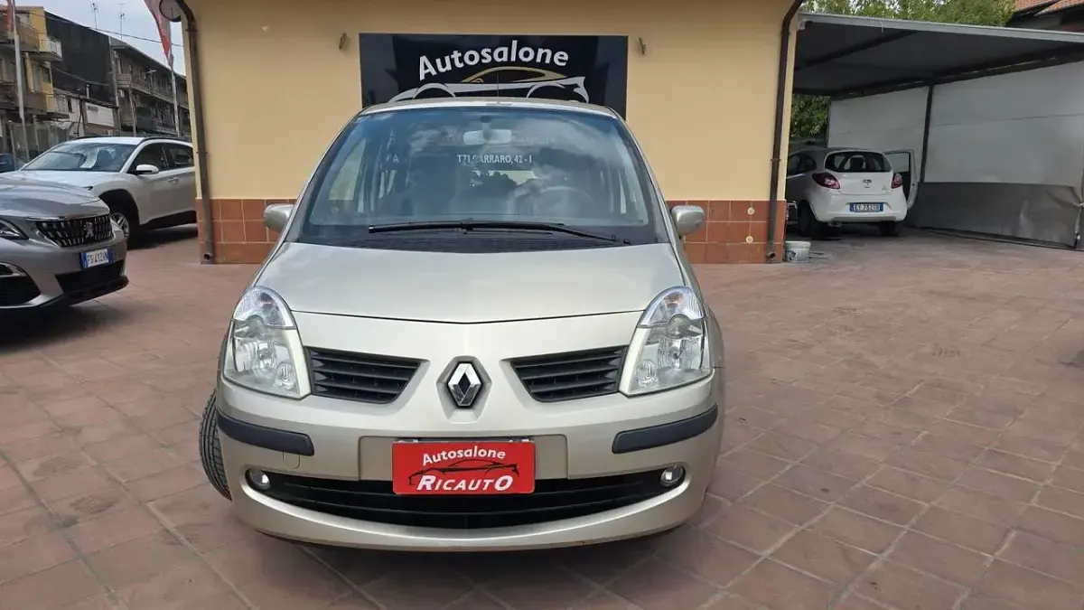 Usata Renault Modus Dynamique 75 CV (55 kW) 2007 Marrone Monovolume