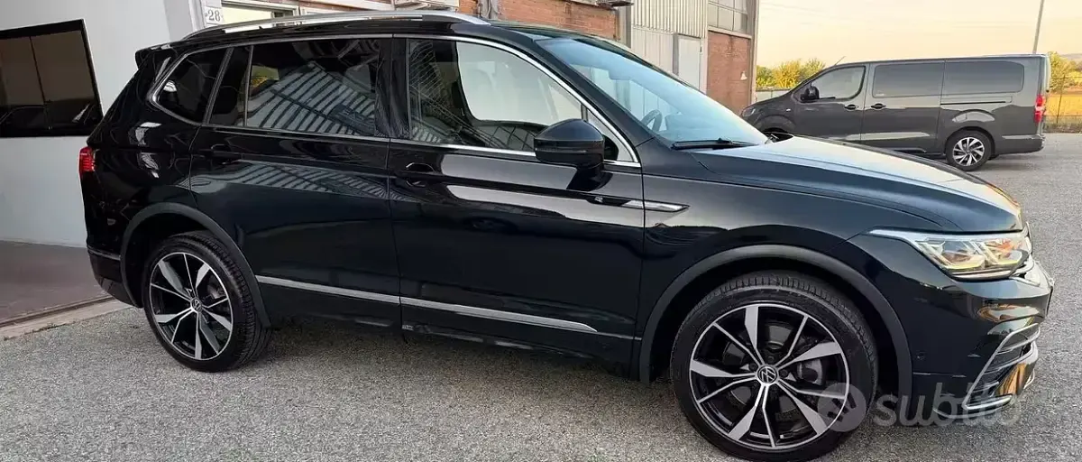 Usata VW Tiguan Allspace R-line 200 CV (147 kW) 2022 Nero SUV