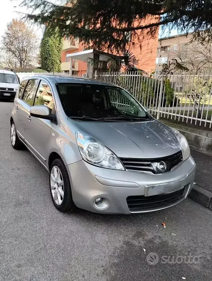 Usata Nissan Note 90 CV (66 kW) 2012 Grigio Utilitaria