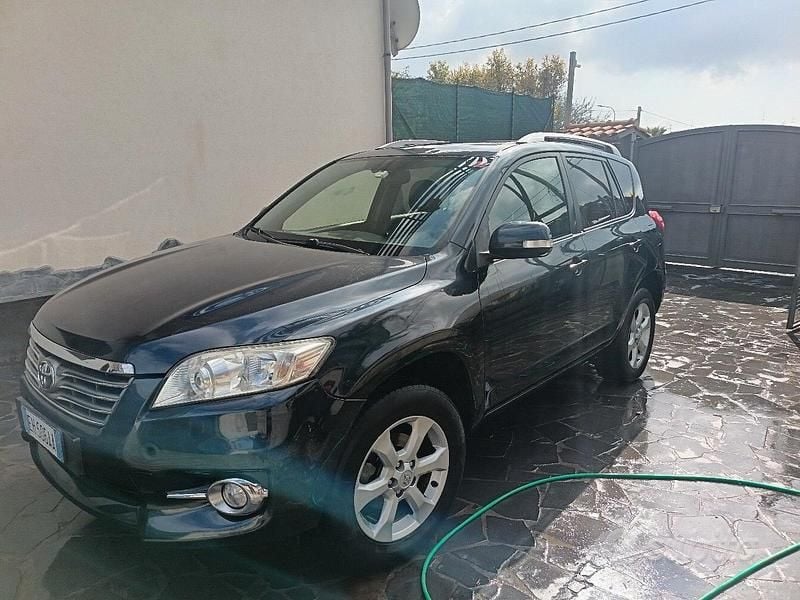 Usata Toyota RAV4 150 CV (110 kW) 2011 SUV